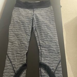 Lululemon size 4 crop leggings.